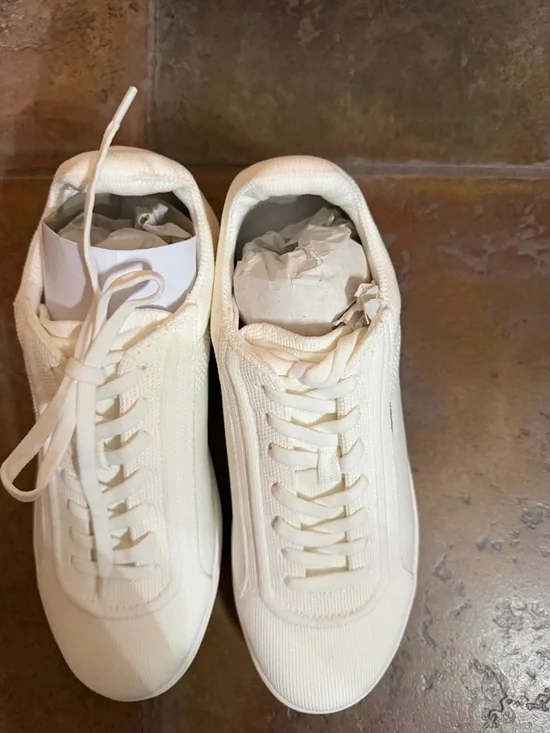 Vivaia White Women's Lace-Up Casual Sneakers - Never Worn, Brand New - Picture 4 of 9